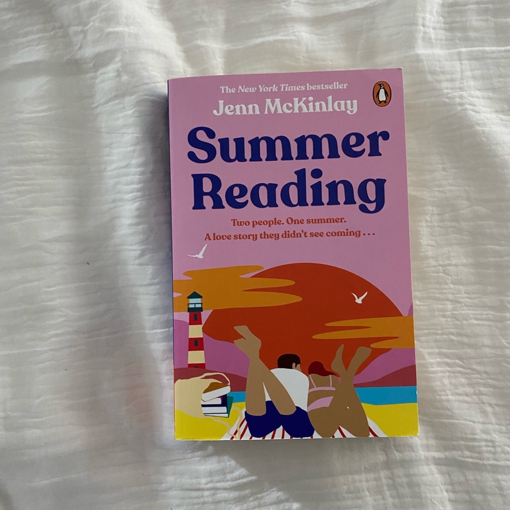 Summer reading by Jenn McKinlay (Book)